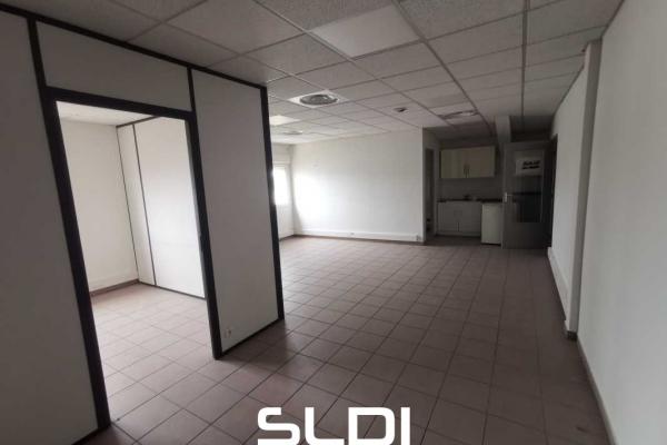 Bureaux A LOUER - SAINT PIERRE DE CHANDIEU - 140 m²