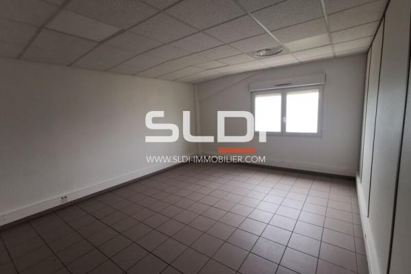 Bureaux A LOUER - SAINT PIERRE DE CHANDIEU - 140 m²