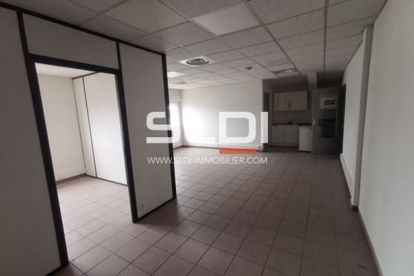 Bureaux A LOUER - SAINT PIERRE DE CHANDIEU - 140 m²