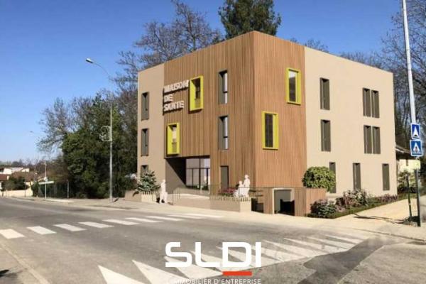  A VENDRE OU A LOUER - BOURGOIN JALLIEU - 709 m²