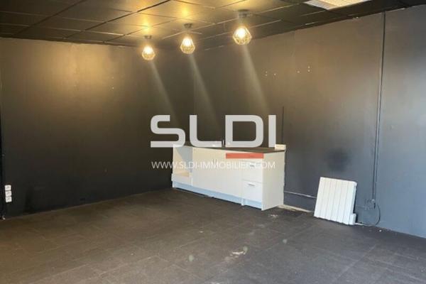 Locaux d'activités A LOUER - VILLEURBANNE - 850 m²