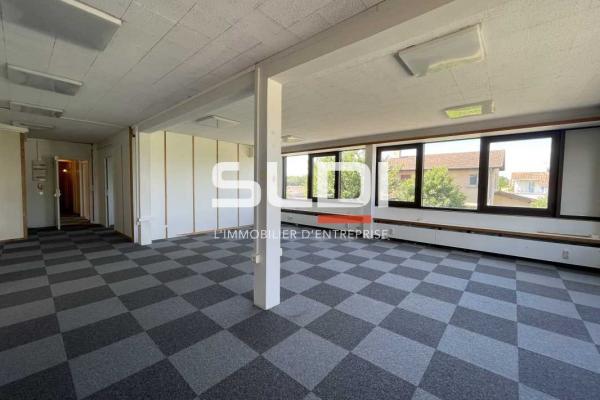 Bureaux A LOUER - DECINES CHARPIEU - 457 m²