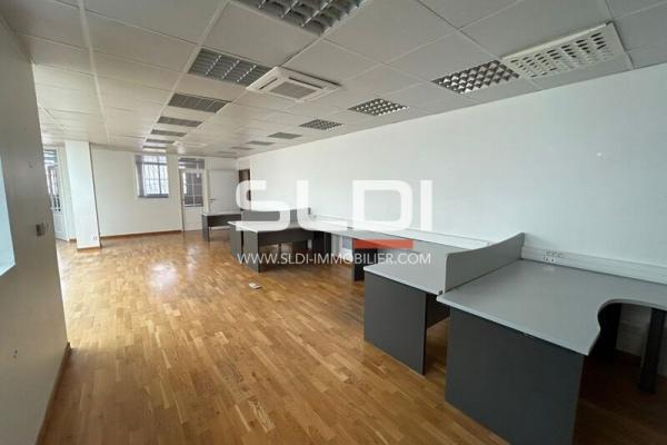 Bureaux A LOUER - NEUVILLE SUR SAONE - 681 m²