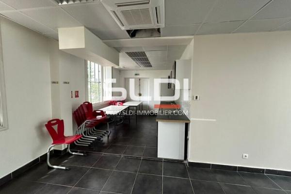 Bureaux A LOUER - NEUVILLE SUR SAONE - 681 m²