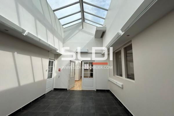 Bureaux A LOUER - NEUVILLE SUR SAONE - 681 m²