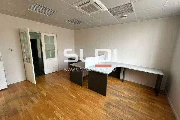 Bureaux A LOUER - NEUVILLE SUR SAONE - 681 m²