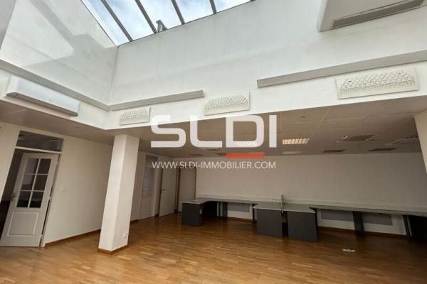 Bureaux A LOUER - NEUVILLE SUR SAONE - 681 m²