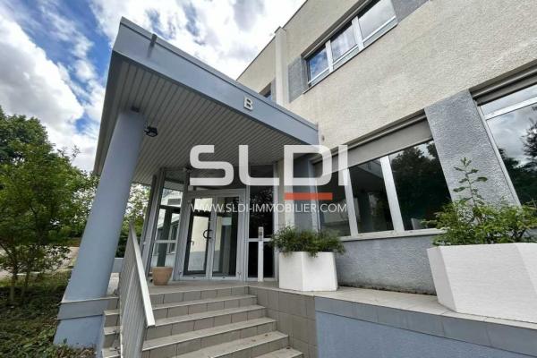 Bureaux A LOUER - TASSIN LA DEMI LUNE - 198 m²