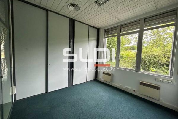Bureaux A LOUER - TASSIN LA DEMI LUNE - 198 m²