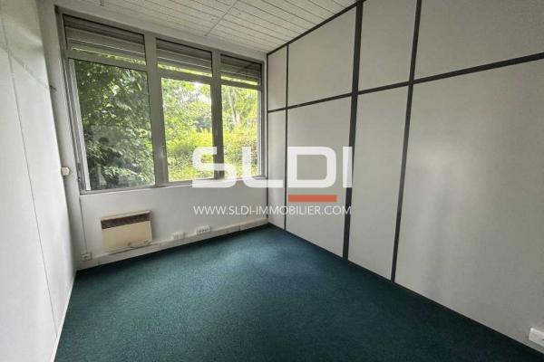 Bureaux A LOUER - TASSIN LA DEMI LUNE - 198 m²