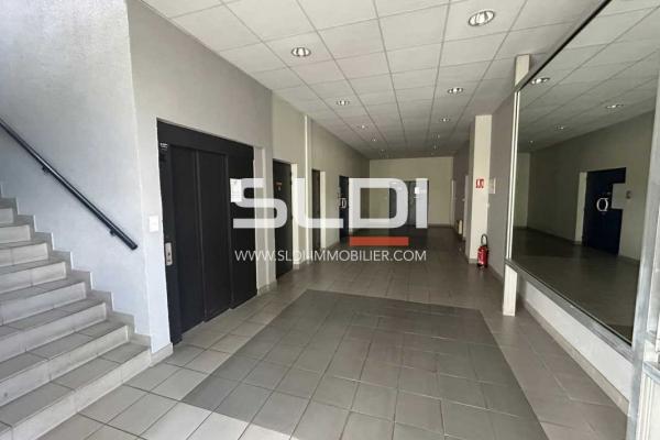 Bureaux A LOUER - TASSIN LA DEMI LUNE - 198 m²