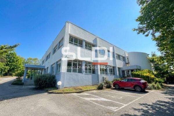 Bureaux A LOUER - TASSIN LA DEMI LUNE - 198 m²