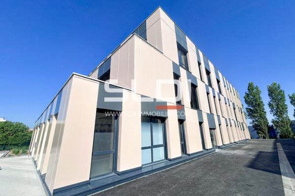 Bureaux A VENDRE - LA TOUR DE SALVAGNY - 759 m²