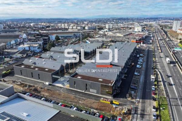 Commerces A VENDRE OU A LOUER - VENISSIEUX - 1 046 m²