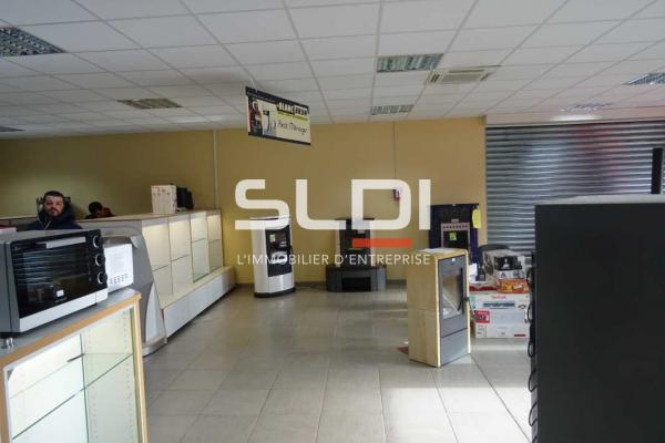 Commerces A LOUER - LA COTE SAINT ANDRE - 543 m²