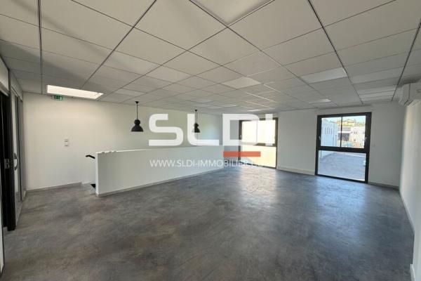 Locaux d'activités A VENDRE - SAINT LAURENT DE MURE - 150 m²