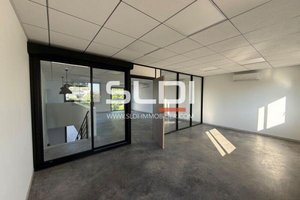 Locaux d'activités A VENDRE - SAINT LAURENT DE MURE - 150 m²