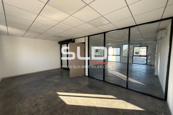 Locaux d'activités A VENDRE - SAINT LAURENT DE MURE - 150 m²