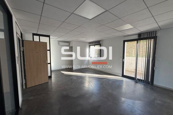 Locaux d'activités A VENDRE - SAINT LAURENT DE MURE - 150 m²