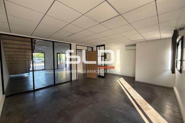 Locaux d'activités A VENDRE - SAINT LAURENT DE MURE - 150 m²