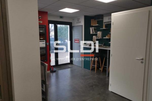 Commerces A VENDRE OU A LOUER - SAINT LAURENT DE MURE - 150 m²