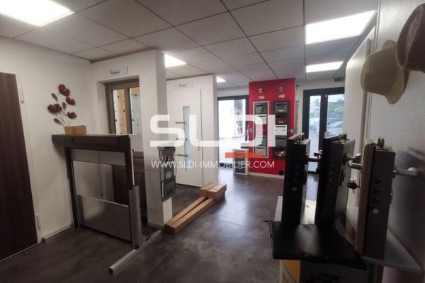 Locaux d'activités A VENDRE - SAINT LAURENT DE MURE - 150 m²