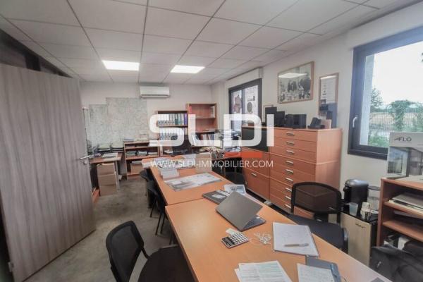 Locaux d'activités A VENDRE - SAINT LAURENT DE MURE - 150 m²
