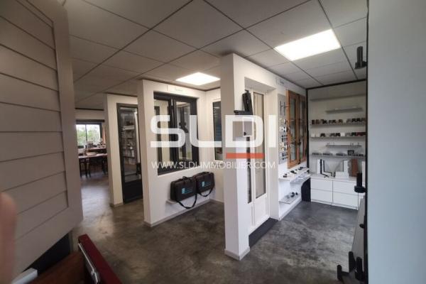 Locaux d'activités A VENDRE - SAINT LAURENT DE MURE - 150 m²