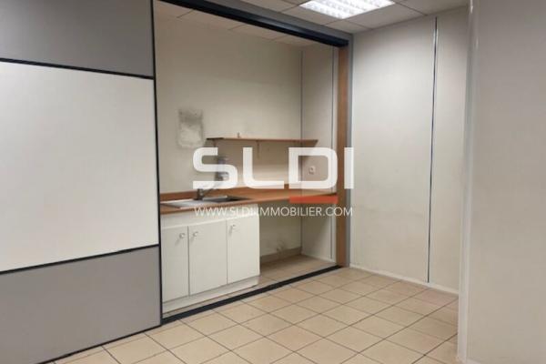 Locaux d'activités A LOUER - SAINT PRIEST - 217 m²