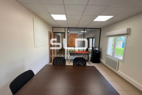 Bureaux A LOUER - TOUSSIEU - 187 m²