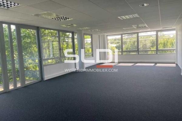 Bureaux A LOUER - SAINT PRIEST - 318 m²