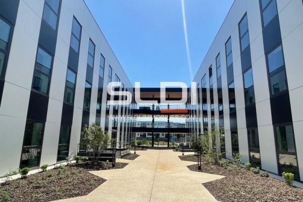 Commerces A VENDRE OU A LOUER - GENAS - 1 478 m²