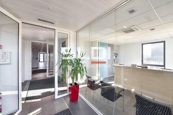 Locaux d'activités A LOUER - GENAS - 2 883 m²