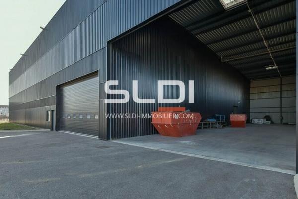 Locaux d'activités A LOUER - GENAS - 2 883 m²