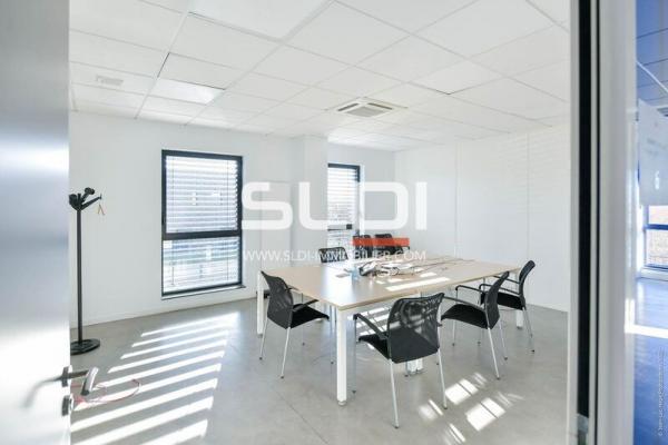 Locaux d'activités A LOUER - GENAS - 2 883 m²
