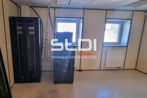 Locaux d'activités A VENDRE OU A LOUER - SAINT JUST SAINT RAMBERT - 6 600 m²