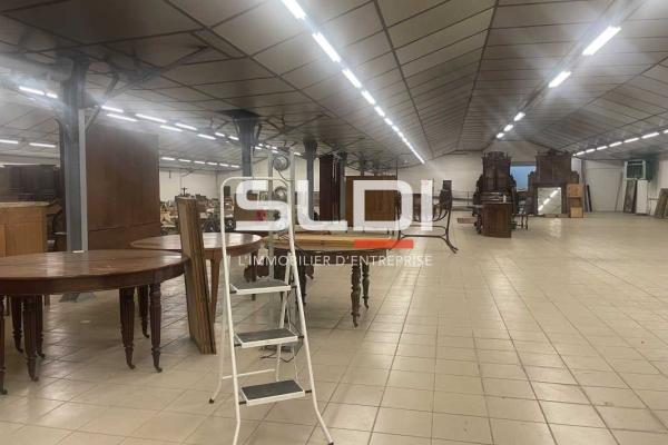 Locaux d'activités A LOUER - VILLEURBANNE - 2 306 m²