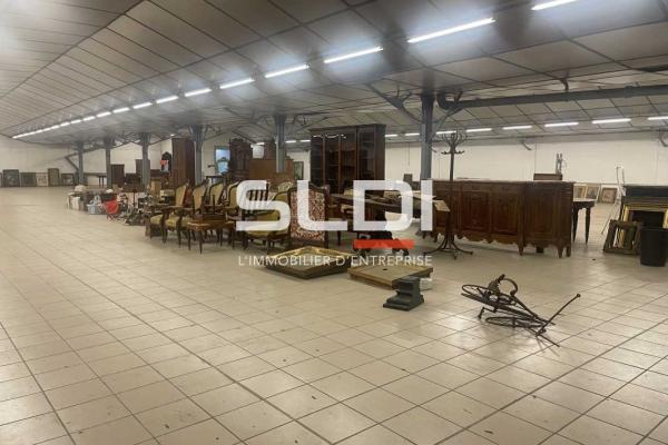 Locaux d'activités A LOUER - VILLEURBANNE - 2 306 m²