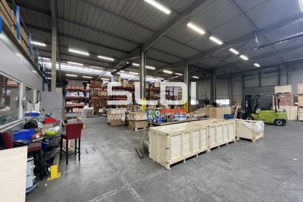 Locaux d'activités A LOUER - GENAS - 2 000 m²