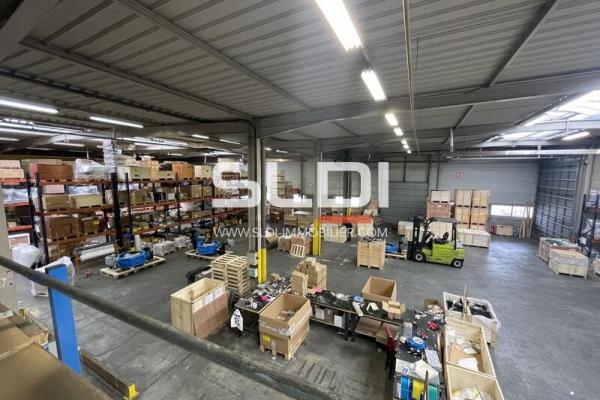 Locaux d'activités A LOUER - GENAS - 2 000 m²