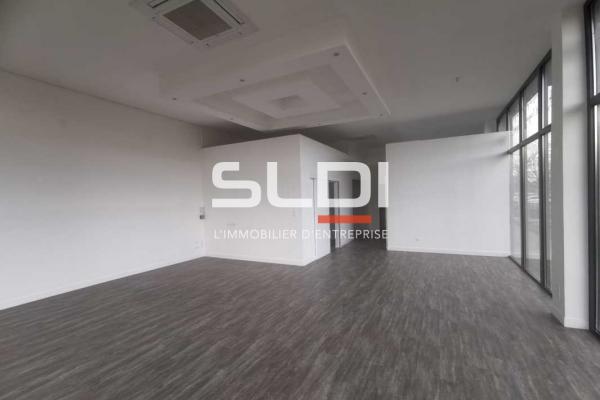 Commerces A LOUER - BOURGOIN JALLIEU - 127 m²