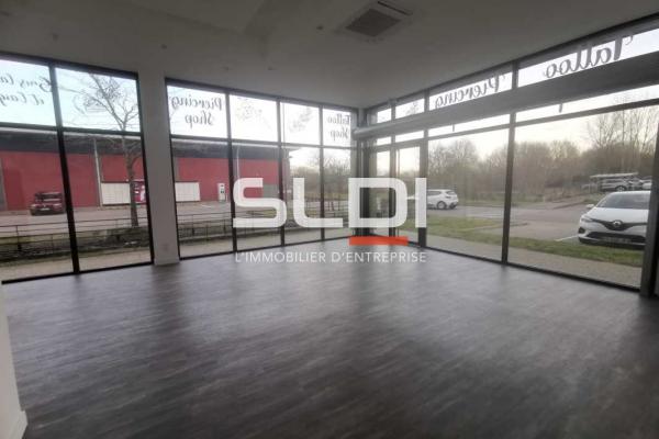 Commerces A LOUER - BOURGOIN JALLIEU - 127 m²