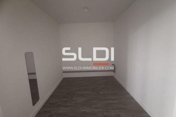 Commerces A LOUER - BOURGOIN JALLIEU - 127 m²