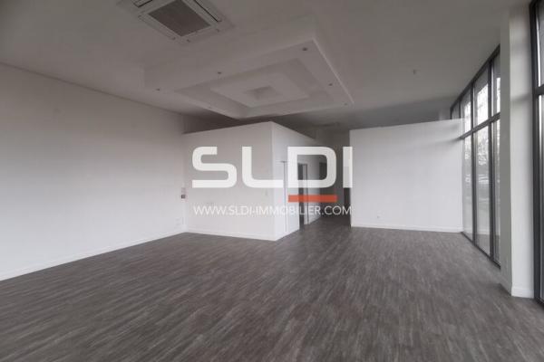 Commerces A LOUER - BOURGOIN JALLIEU - 127 m²