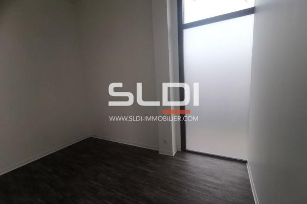 Commerces A LOUER - BOURGOIN JALLIEU - 127 m²