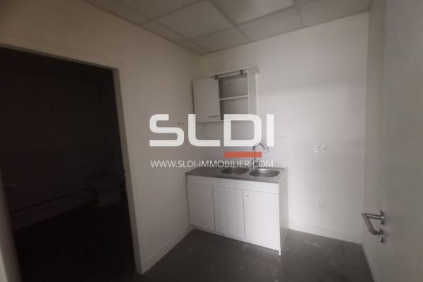 Commerces A LOUER - BOURGOIN JALLIEU - 127 m²