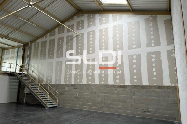 Locaux d'activités A VENDRE OU A LOUER - BOURGOIN JALLIEU - 234 m²