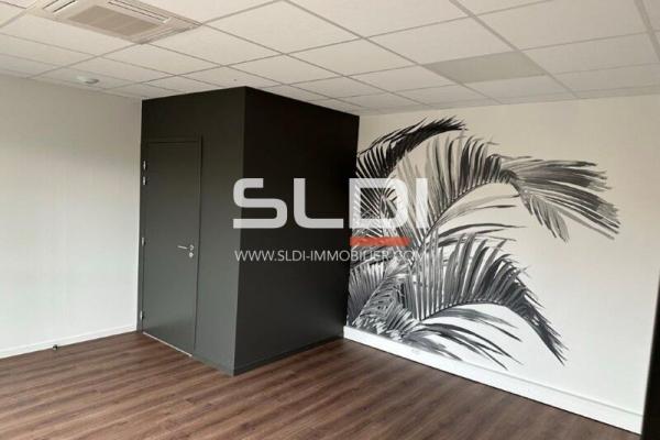 Locaux d'activités A VENDRE OU A LOUER - BOURGOIN JALLIEU - 234 m²