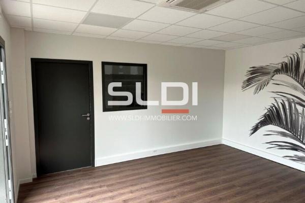 Locaux d'activités A VENDRE OU A LOUER - BOURGOIN JALLIEU - 234 m²