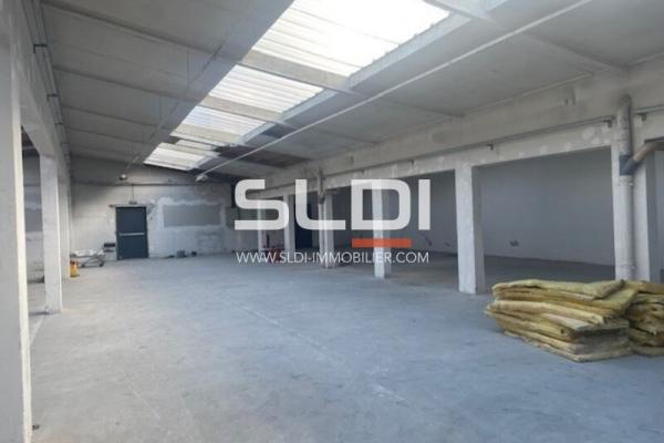 Locaux d'activités A LOUER - VILLEURBANNE - 800 m²